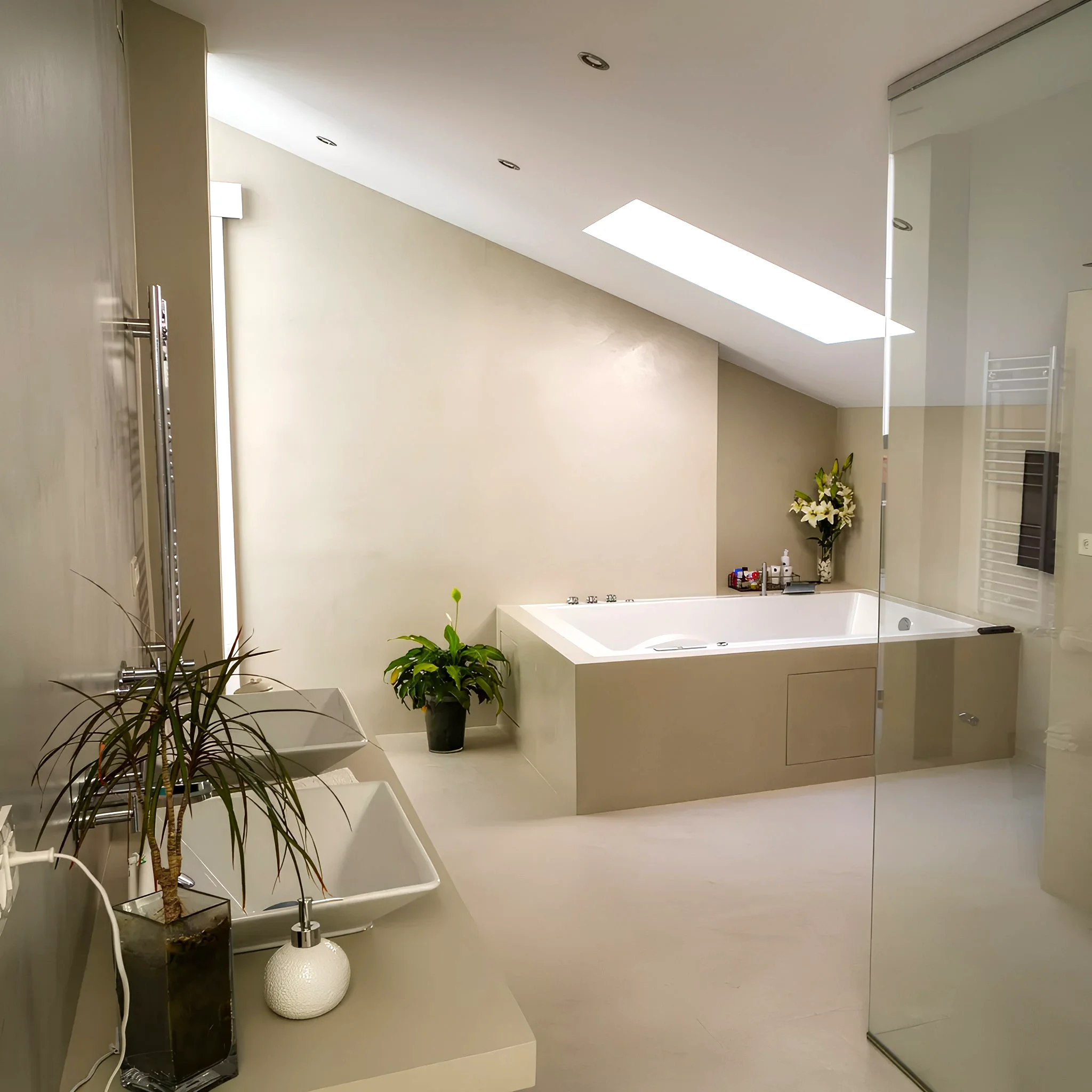 Baño contemporáneo con microcemento
